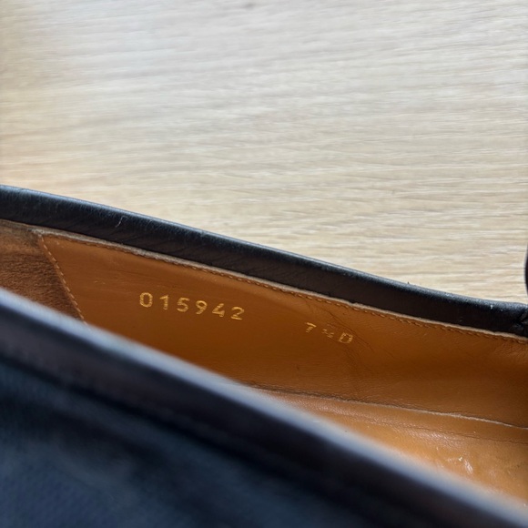 Gucci Men's Black Loafers with Gold Detailing - Picture 10 of 13